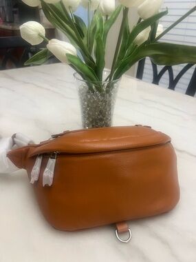 Tan Pebbled leather crossbody bag!